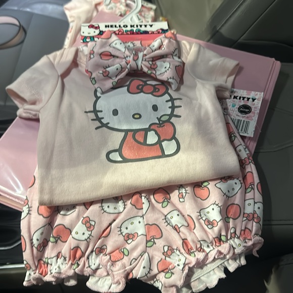 Hello Kitty Matching Set - Picture 8 of 9